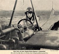 Flugpionierinnen Amelia Earhart (1897-1937) und Melli Beese (1886-1925 )